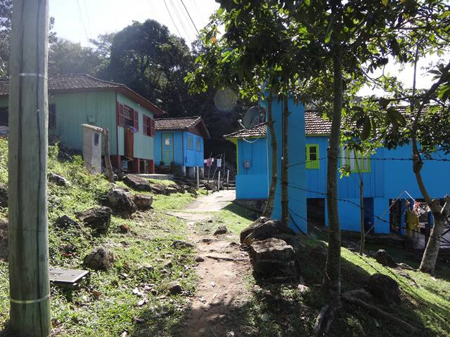 Vila de pescadores na Trilha da Costa da Lagoa, em Floripa.