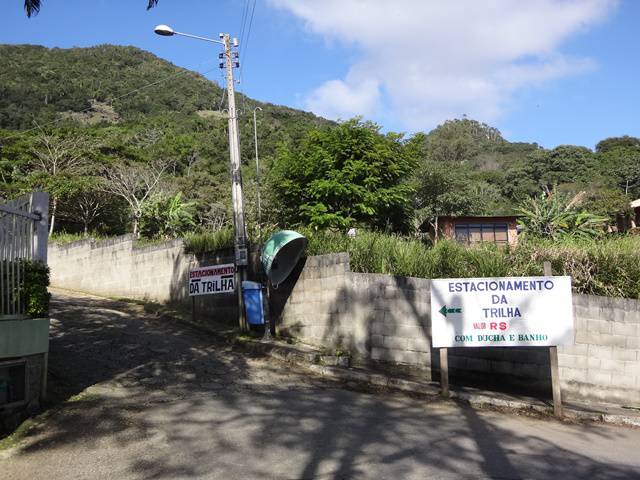 Acesso ao estacionamento.