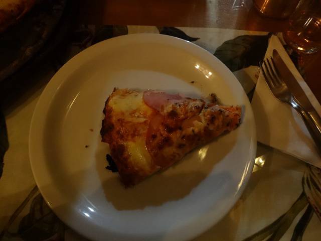Pizza na Pedra, em Floripa.
