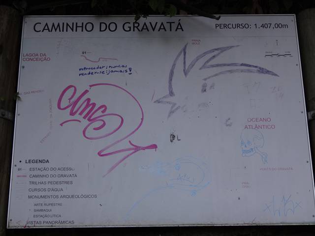 Placa no início da Trilha (ou caminho) do Gravatá.