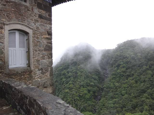 Com tempo bom a paisagem é bem menos cinza.