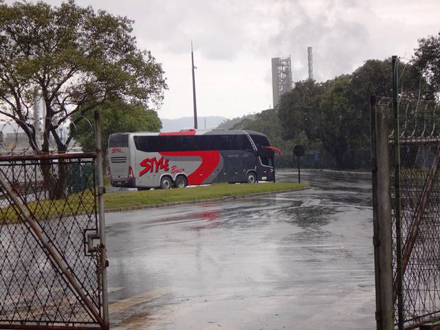 A visão do paraíso: nosso ônibus nos aguardando.