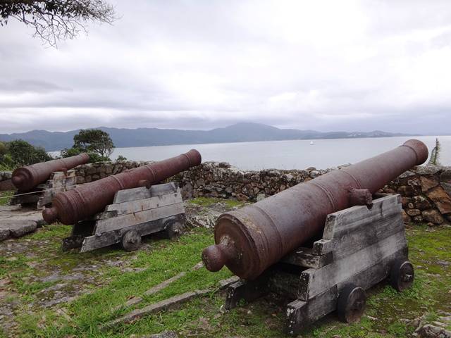 Canhões na Fortaleza de São José da Ponta Grossa.