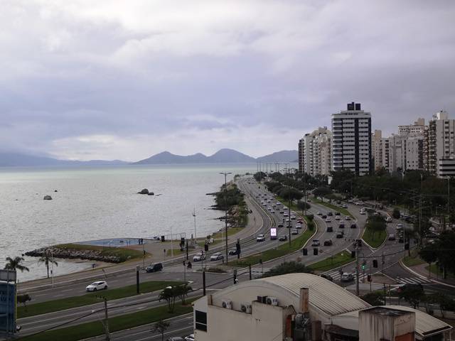 Florianópolis vista do estacionamento do Beiramar Shopping.