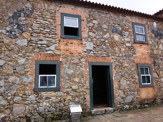 Casa do Comandante e Paiol - Fortaleza de São José da Ponta Grossa.