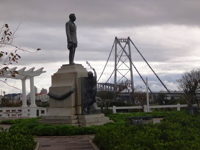 Praça Hercilio Luz.