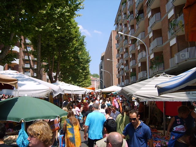Mercado em Porta Portese. Foto: http://en.wikipedia.org.