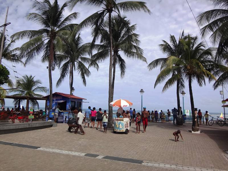 Praça das Piscinas Naturais, de onde partem os passeios de jangada.