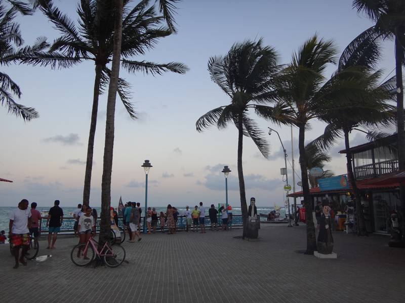 Praça das Piscinas Naturais.