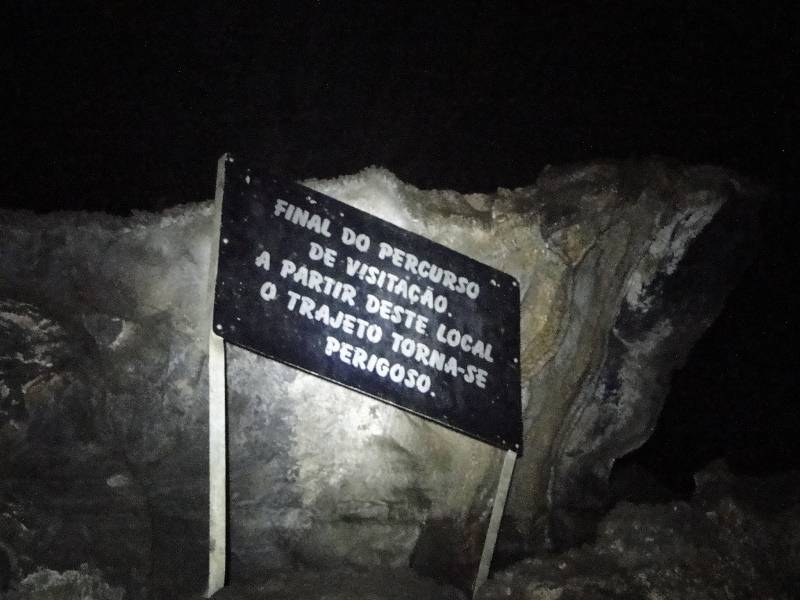Final da área permitida para exploração na Caverna do Morro Preto.