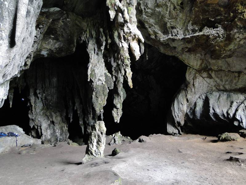 Na Caverna do Morro Preto não existem muitas formações rochosas.