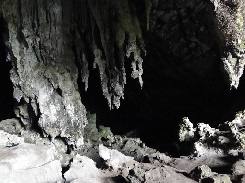 Na Caverna do Morro Preto não existem muitas formações rochosas.