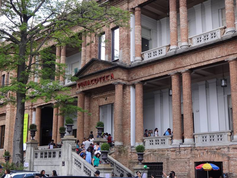 Fachada da Pinacoteca do Estado de São Paulo.