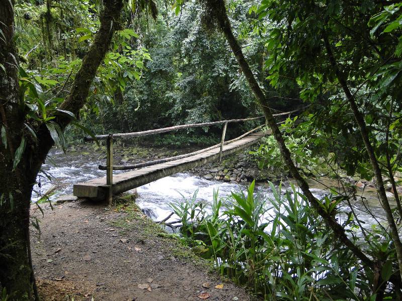 Ponte sobre o Rio Betari.