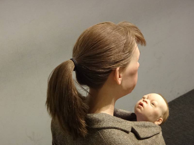 Mulher com Compras, de Ron Mueck.