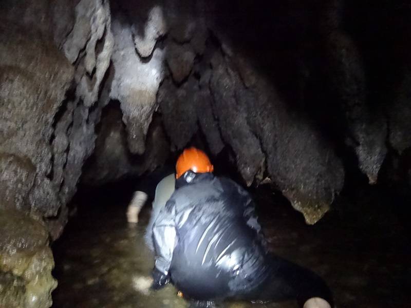 Explorando a Caverna Água Suja, no PETAR.