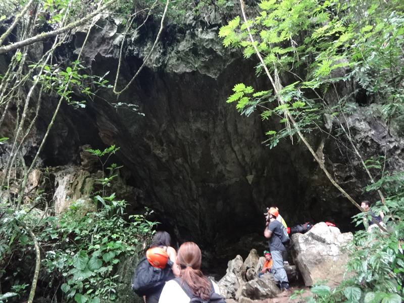 Entrada da Caverna Alambari.