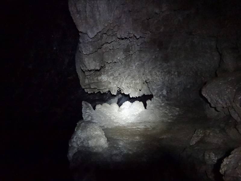 PETAR - Caverna Alambari - parece um rosto mau.