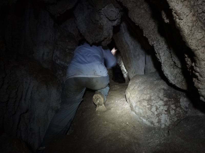PETAR - Caverna Alambari - às vezes era possível escapar das pares estreitas. às vezes, não.PETAR - Caverna Alambari - parece um rosto mau.