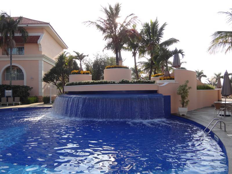 Cascata na piscina principal do Royal Palm Plaza, em Campinas/SP.