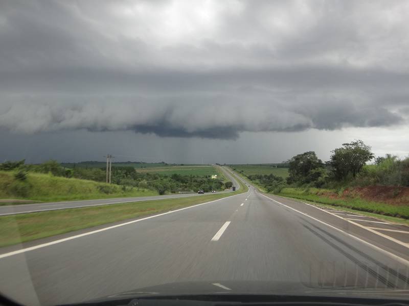 Temporal à vista. E que chuva nós pegamos para chegar em casa.