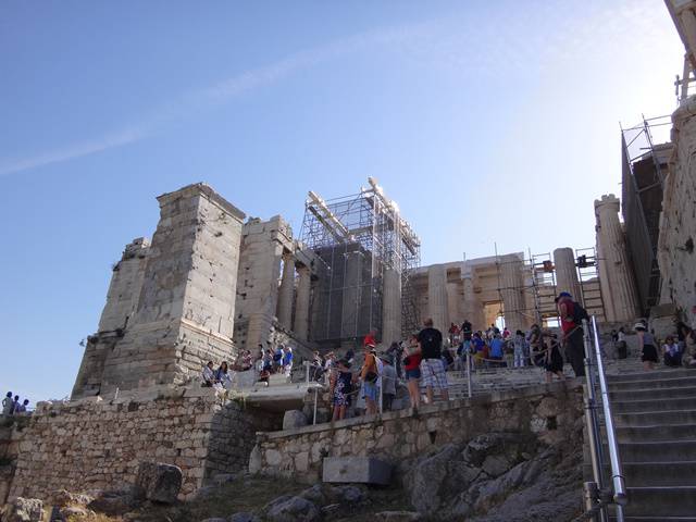 Escadas de acesso ao Propileu na Acrópole de Atenas.