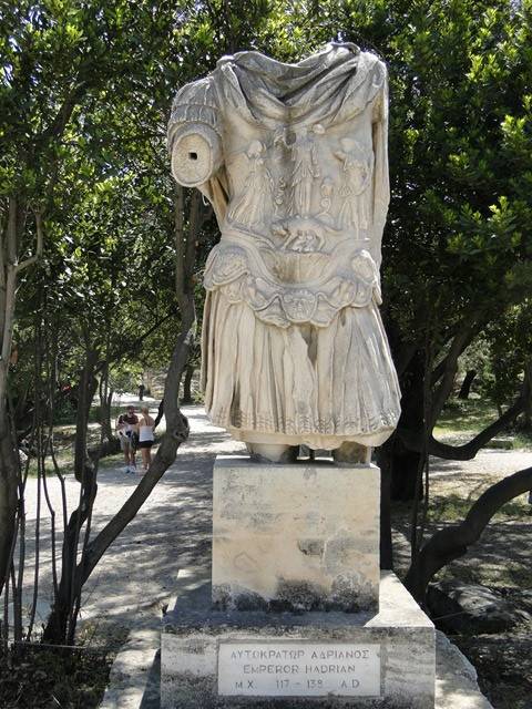 Estátua do Imperador Adriano, na Ágora Antiga, em Atenas.