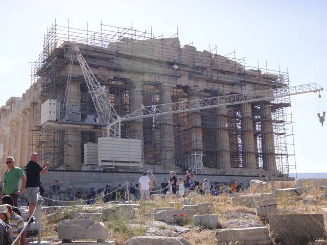O Partenon visto do Propileu.