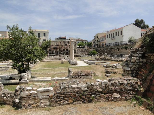 Ruínas da Biblioteca de Adriano, em Atenas.