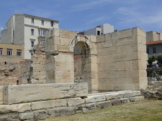 Ruínas da Biblioteca de Adriano, em Atenas.
