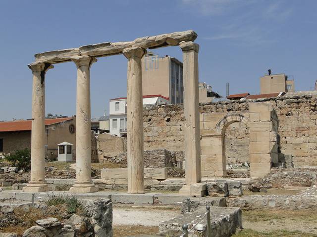 Ruínas da Biblioteca de Adriano, em Atenas.