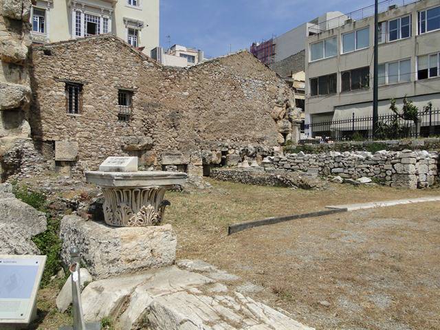 Ruínas da Biblioteca de Adriano, em Atenas.