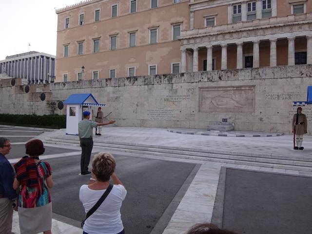 Início da Cerimônia oficial em frente ao Túmulo do Soldado Desconhecido, em Atenas.