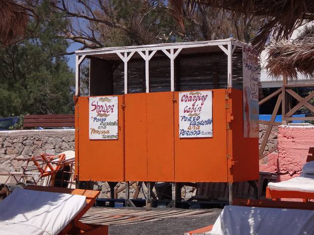 Vestiários restaurante Porto Castello, em Perissa, Santorini.