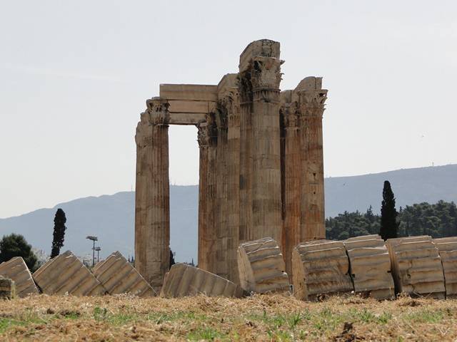 Templo de Zeus Olímpico, em Atenas.