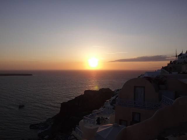 O pôr do Sol mais bonito do mundo, em Oia, Santorini, Grécia.