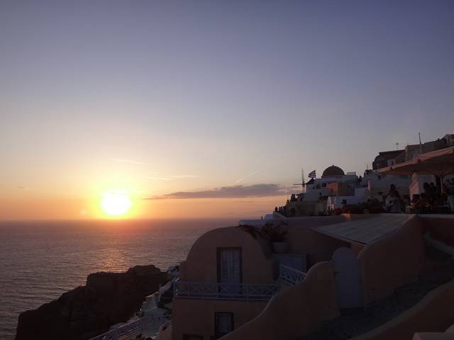 O pôr do Sol mais bonito do mundo, em Oia, Santorini, Grécia.