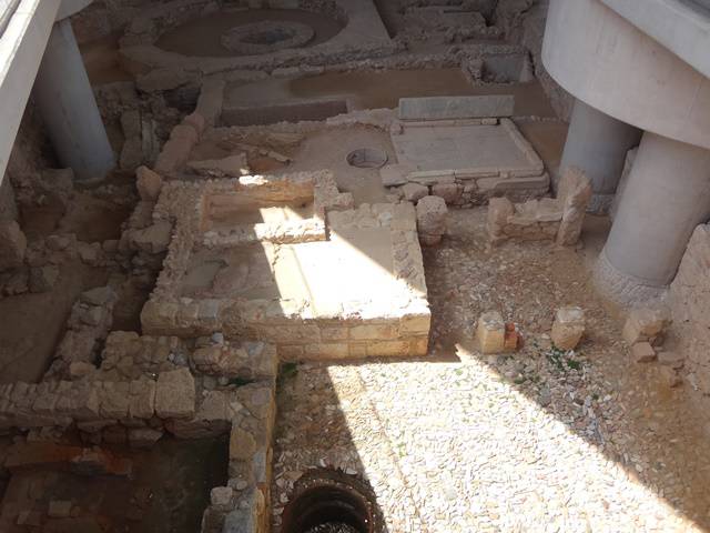 Escavações no entorno do Museu da Acrópole.