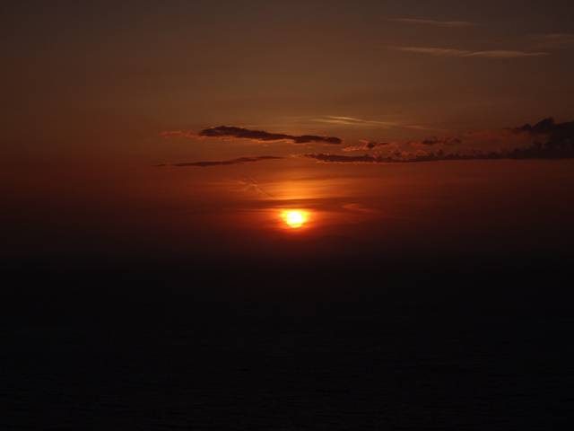O ponto alto de Santorini é o famoso pôr do Sol em Oia.