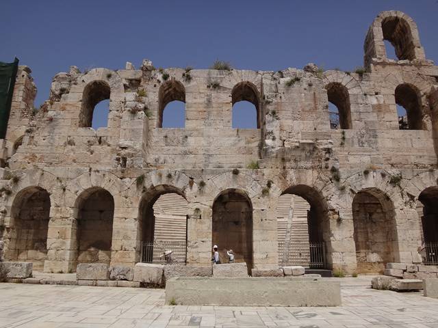 Odeon de Herodes, agora visto por fora.