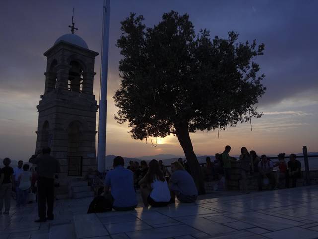 Pôr do sol no Monte Lykavittos.