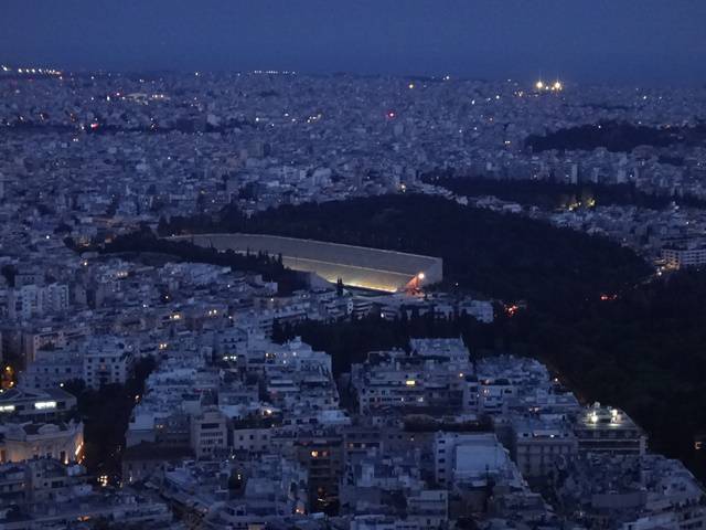 Estádio Panatenaico ao anoitecer.