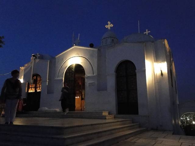 A igreja de São Jorge, no alto do Monte Lycavittos.