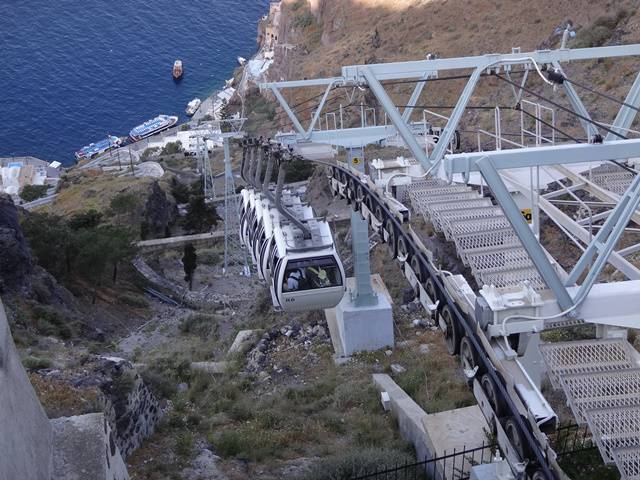 Teleférico (cable car) de Santorini. Acesso ao Porto Velho.