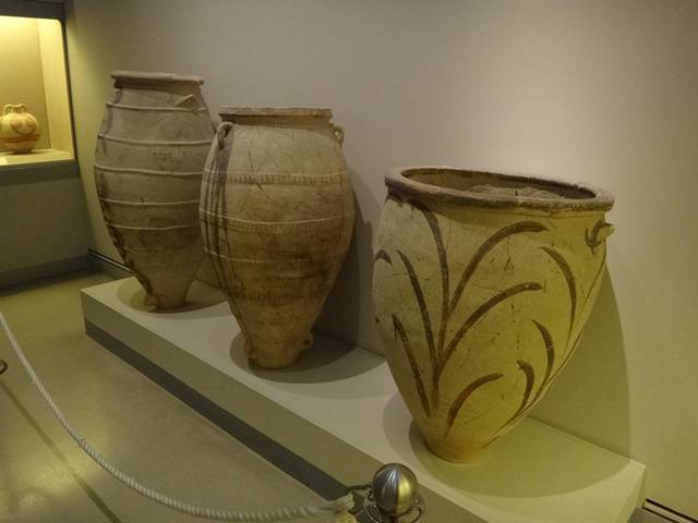 Vasos do século 17 a.C. - Museu Pré-Histórico de Fira.