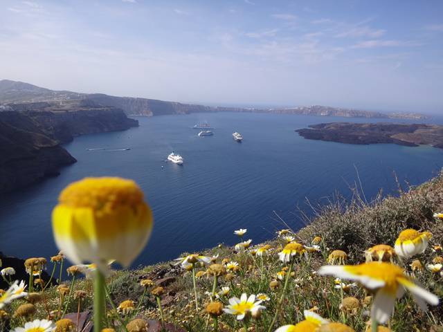 Paisagem do monte Skaros, em Santorini.