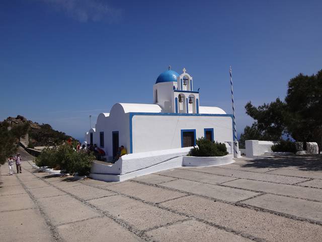 Travessia Fira-Oia: igreja Profitis Ilias.