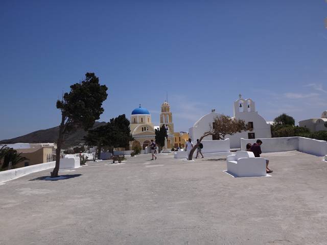 Chegando em Oia após quase 5h de caminhada.