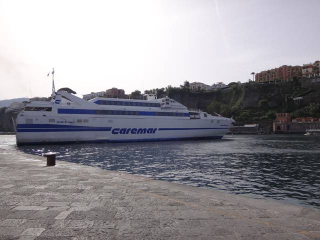 Ferry da Caremar - transporte Sorrento/Capri