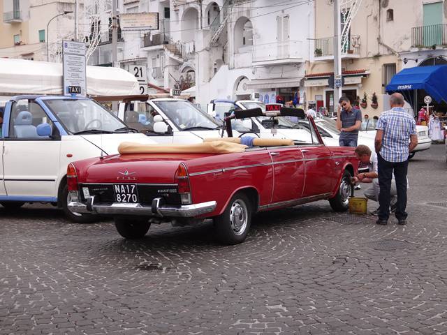 Serviço de táxi na Ilha de Capri